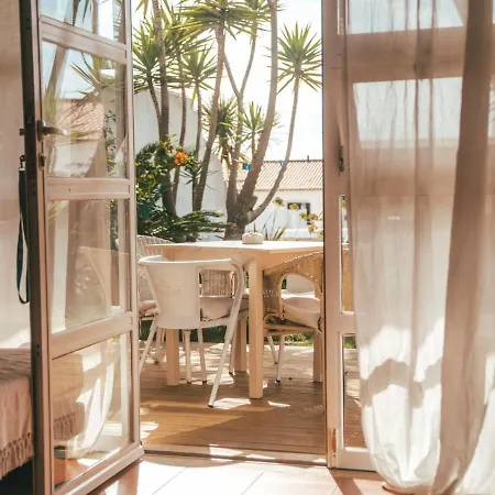 Soulsurfers Pensión *