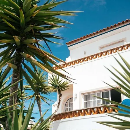 Soulsurfers Pensión *