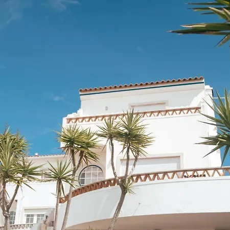 Soulsurfers Pensión *